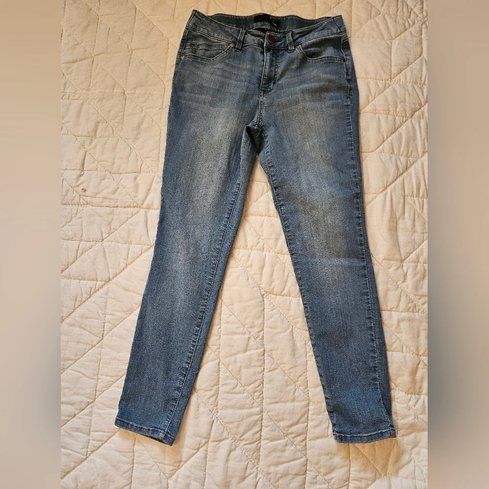 1822 'Butter' Denim  Mid-Rise Skinny Jeans- Size 8 - Picture 2 of 8
